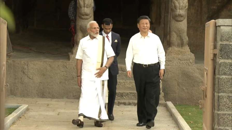 ತಮಿಳುನಾಡಿನಲ್ಲಿ ಪಂಚೆ ಧರಿಸಿ ಗಮನಸೆಳೆದ ಪ್ರಧಾನಿ ಮೋದಿ