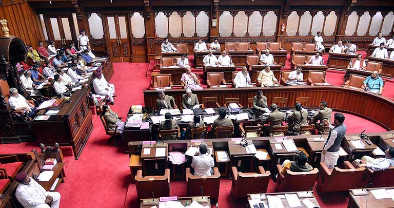 ಕಾಂಗ್ರೆಸ್ ಸದಸ್ಯರ ಪ್ರತಿಭಟನೆ ನಡುವೆ ವಿಧಾನಪರಿಷತ್‌ ನಲ್ಲಿ ವಿಧೇಯಕಗಳ ಅಂಗೀಕಾರ