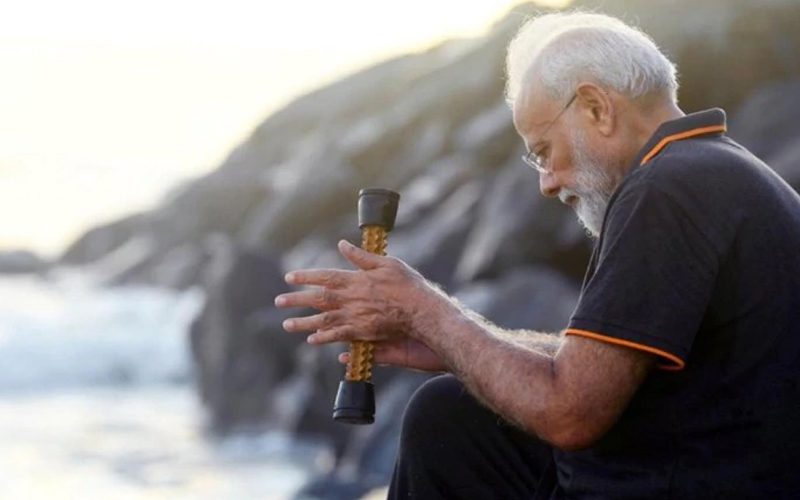 ಮಹಾಬಲಿಪುರಂನಲ್ಲಿ ಸಾಗರದೊಡನೆ ತನ್ನ ಸಂವಾದ ಕುರಿತು ಕವನ ರಚಿಸಿದ ಪ್ರಧಾನಿ