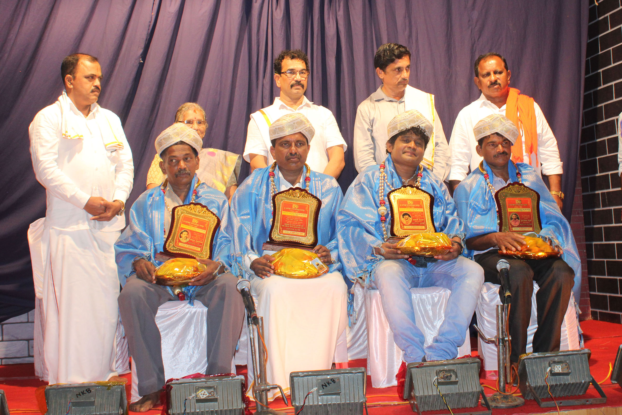 ಕಡ್ತಲ ಸಾಧಕರಿಗೆ ವಿಜಯದಶಮಿ ಗೌರವ ಪ್ರದಾನ