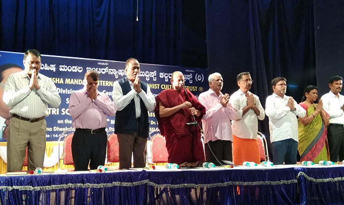 ಪ್ರತಾಪ್ ಸಿಂಹ ರಾಜ್ಯದ ಚಿಲ್ಲರೆ, ಅವಿವೇಕಿ ರಾಜಕಾರಣಿ: ಪ್ರೊ.ಮಹೇಶ್ ಚಂದ್ರಗುರು