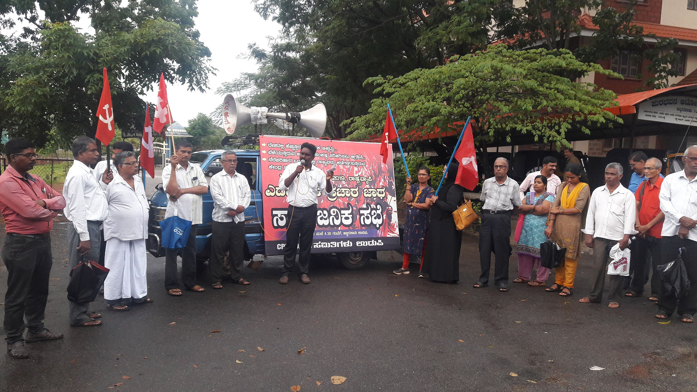 ಜನರ ಆದಾಯ ಹೆಚ್ಚಿಸುವ ಬದಲು ಭ್ರಮೆ ಸೃಷ್ಠಿ: ಬಾಲಕೃಷ್ಣ ಶೆಟ್ಟಿ