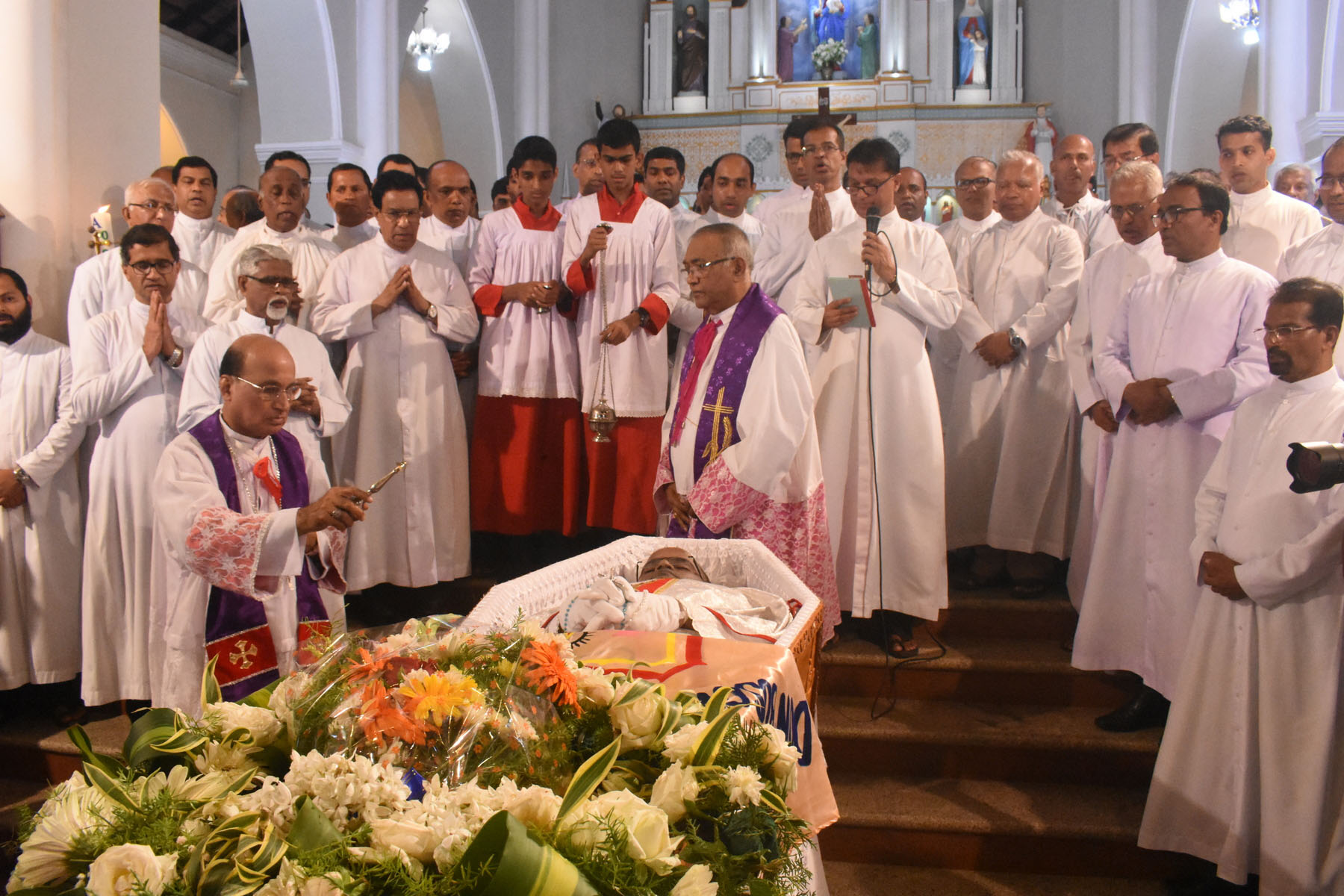 ಸಹಾಯಕ ಧರ್ಮಗುರು ಫಾ.ಮಹೇಶ್ ಡಿಸೋಜ ಅಂತ್ಯಸಂಸ್ಕಾರ