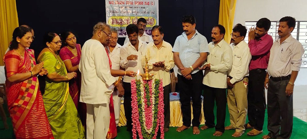 ಪರಿಯಾಳ ಸಮಾಜದಿಂದ ವಿದ್ಯಾರ್ಥಿವೇತನ ವಿತರಣೆ -ಪ್ರತಿಭಾ ಪುರಸ್ಕಾರ