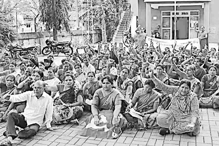 ಅಕ್ಷರ ದಾಸೋಹ ನೌಕರರಿಗೆ ಪಿಂಚಣಿ ಸೌಲಭ್ಯ ಶೀಘ್ರಜಾರಿಗೊಳಿಸಲು ಆಗ್ರಹಿಸಿ ಸಿಐಟಿಯು ಪ್ರತಿಭಟನೆ