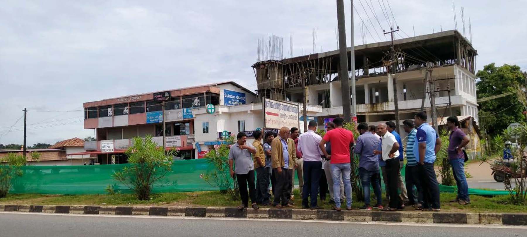 ಉಚ್ಚಿಲ ಹೆದ್ದಾರಿಯಲ್ಲಿ ಪರದೆ ಅಳವಡಿಸಲು ಸ್ಥಳೀಯರಿಂದ ವಿರೋಧ