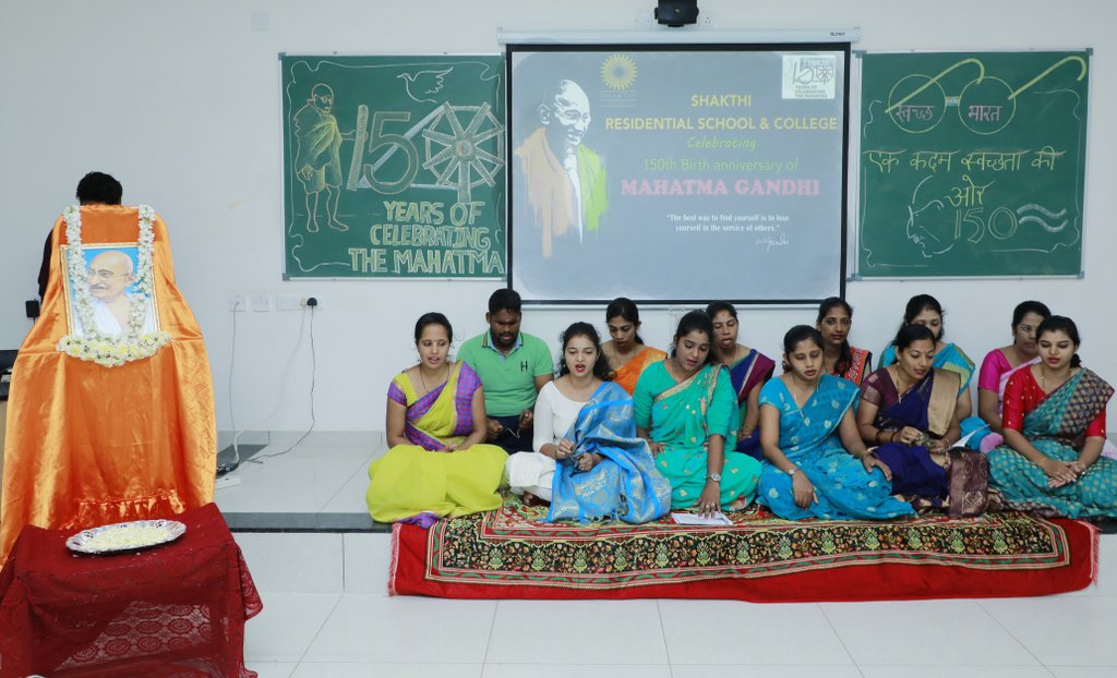 ಶಕ್ತಿ ಕಾಲೇಜಿನಲ್ಲಿ ಗಾಂಧೀಜಯಂತಿ; ಸ್ವಚ್ಛತಾ ಅಭಿಯಾನಕ್ಕೆ ಚಾಲನೆ