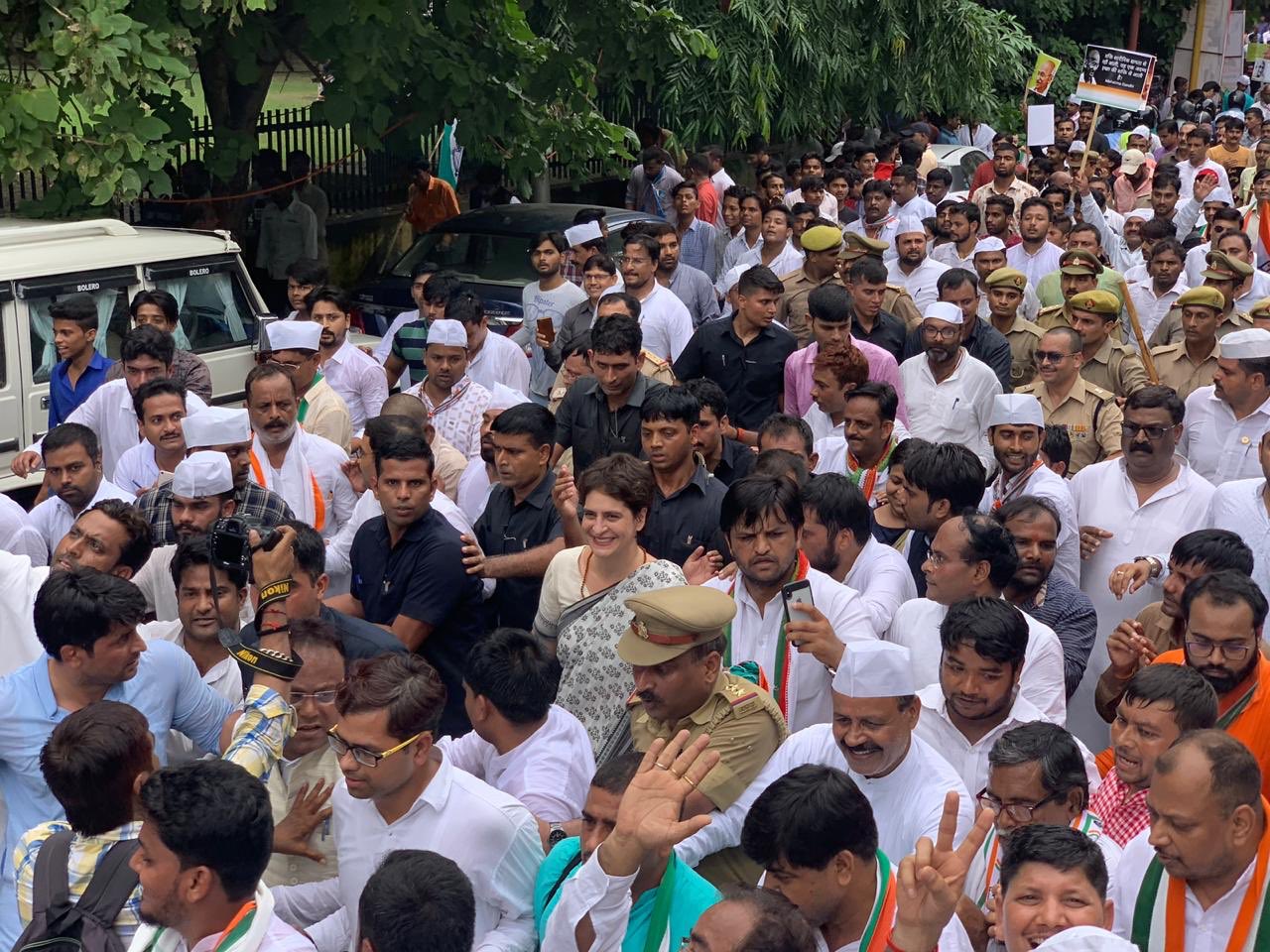 ಪ್ರಿಯಾಂಕಾ ಗಾಂಧಿಯಿಂದ ಮೌನ ಪಾದ ಯಾತ್ರೆ