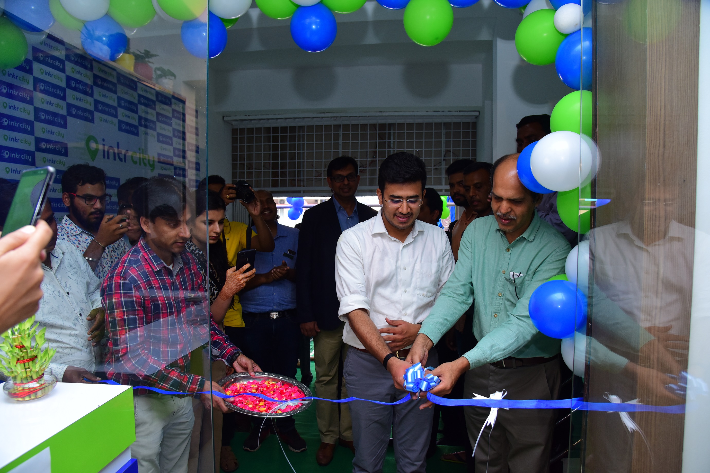 ಸ್ಮಾಟ್ ಬಸ್ ನಿಲ್ದಾಣಕ್ಕೆ ಸಂಸದ ತೇಜಸ್ವಿ ಸೂರ್ಯ ಚಾಲನೆ