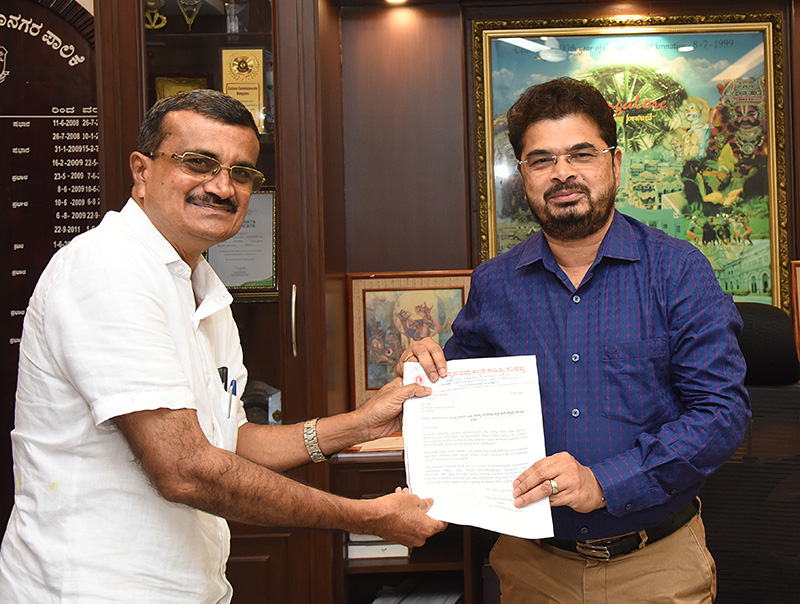 ಕನ್ನಡದಲ್ಲಿ ನಾಮಫಲಕ ಕಡ್ಡಾಯಕ್ಕೆ ಕಲ್ಕೂರ ಆಗ್ರಹ