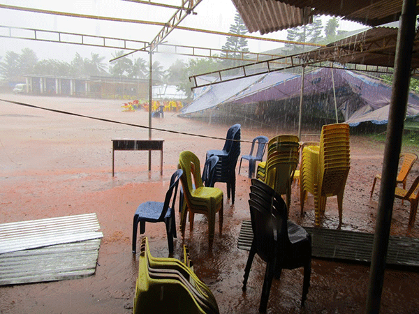 ಭಾರೀ ಗಾಳಿಮಳೆ: ಪೈವಳಿಕೆಯಲ್ಲಿ ಕುಸಿದ ಮತ ಎಣಿಕೆ ಕೇಂದ್ರದ ಚಪ್ಪರ