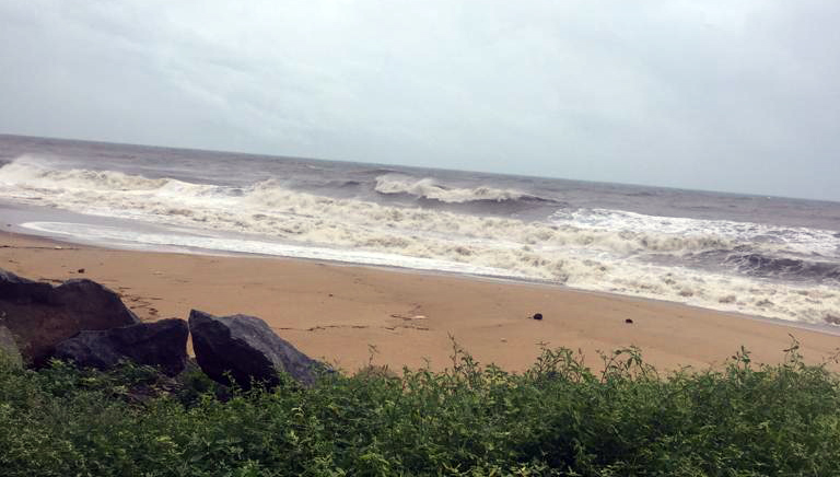 ಭಾರೀ ಮಳೆ: ತೀವ್ರಗೊಂಡ ಸೋಮೇಶ್ವರ ಕಡಲಿನಬ್ಬರ