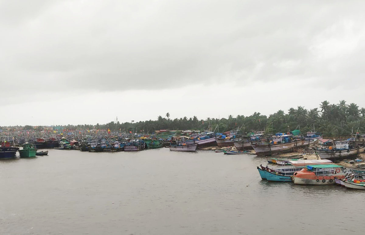 ದಡ ಸೇರಿದ ಬೋಟುಗಳು: ಪಡುಕರೆ ಬೀಚ್‌ನಲ್ಲಿ ಕಡಲ್ಕೊರೆತ