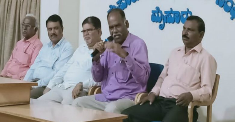 ದೇಶದ್ರೋಹಿ ಸಾವರ್ಕರ್ ಗೆ ಭಾರತ ರತ್ನ ನೀಡುವುದು ಖಂಡನಾರ್ಹ: ಮಹೇಶ್ ಚಂದ್ರಗುರು