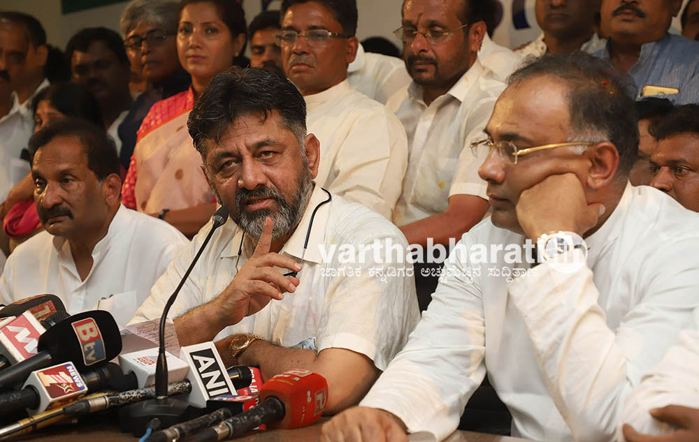 ನಾನು ಹೋರಾಡುತ್ತೇನೆ, ಹಿಂದೆ ಸರಿಯುವ ಪ್ರಶ್ನೆಯೇ ಇಲ್ಲ: ಡಿ.ಕೆ.ಶಿವಕುಮಾರ್