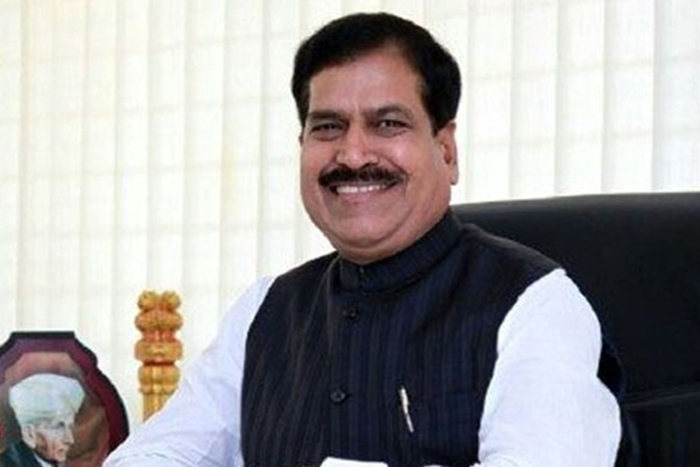 ಹುಬ್ಬಳ್ಳಿ: ಸ್ಫೋಟ ಪ್ರಕರಣದ ಗಾಯಾಳು ಹುಸೇನಸಾಬ್‌ಗೆ ಉದ್ಯೋಗ- ಸುರೇಶ್ ಅಂಗಡಿ ಭರವಸೆ