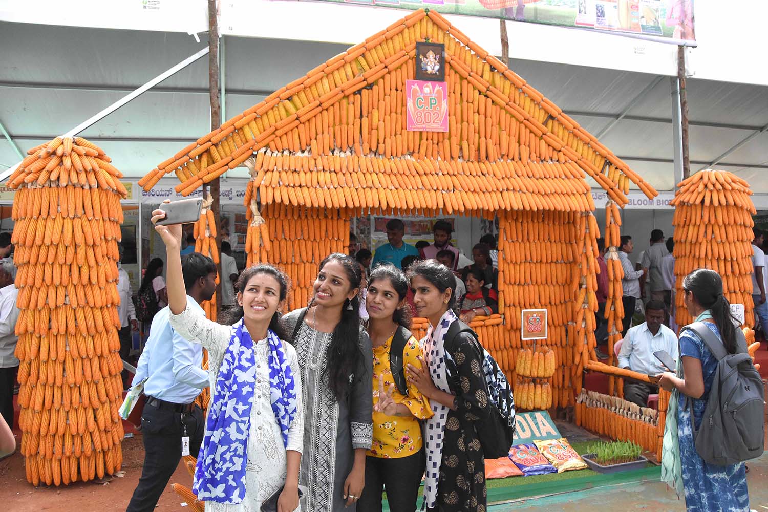 ಕೃಷಿ ಮೇಳ-2019: ವಾರಾಂತ್ಯದಲ್ಲಿ ಸಾವಿರಾರು ಸಂಖ್ಯೆಯಲ್ಲಿ ಮೇಳ ವೀಕ್ಷಣೆ, ನಾಳೆ ತೆರೆ