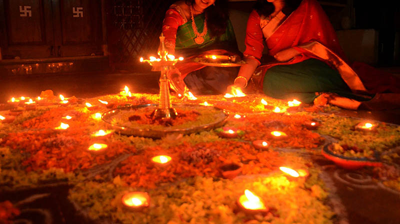 ಬಿಡುವು ನೀಡಿದ ಮಳೆ: ಚಿಕ್ಕಮಗಳೂರಿನಾದ್ಯಂತ ಕಳೆಗಟ್ಟಿದ ದೀಪಾವಳಿ