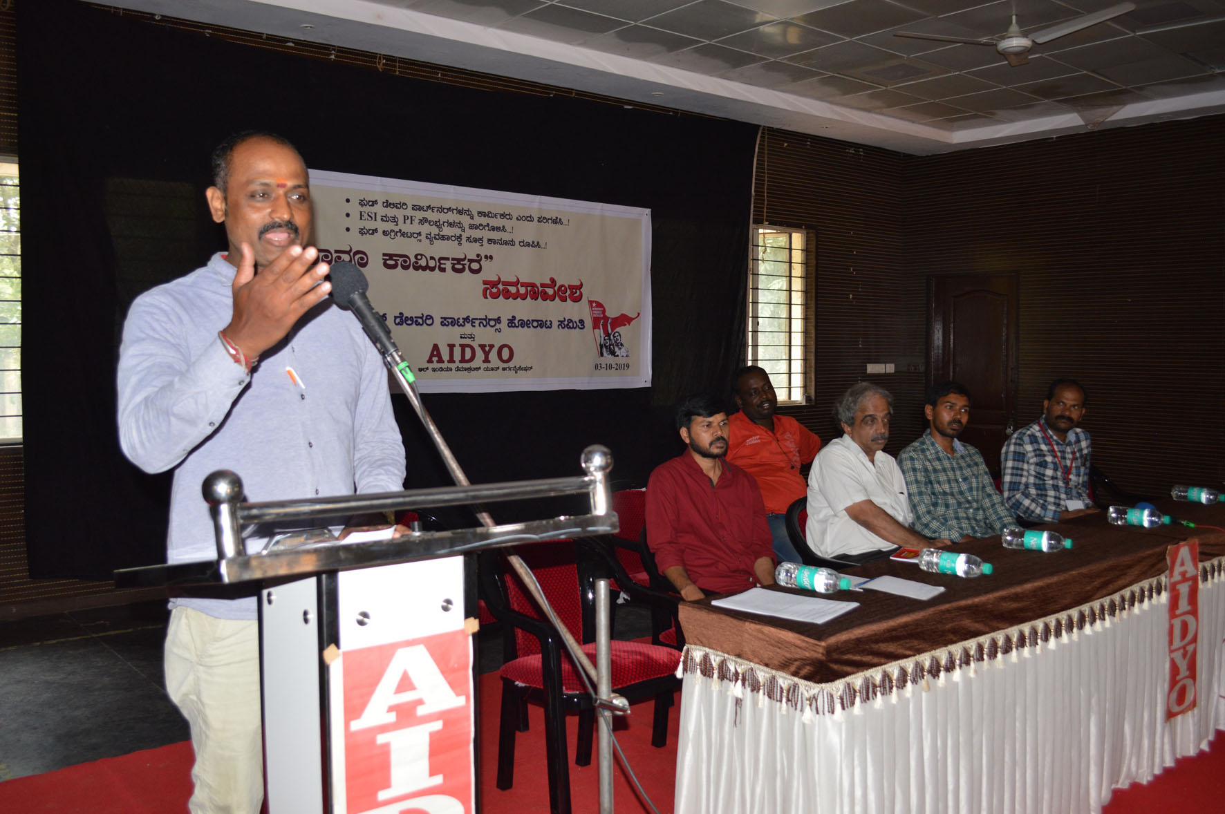 ಕಾರ್ಮಿಕರಿಗೆ ಸೇವಾ ನಿಯಮಾವಳಿ ರೂಪಿಸಬೇಕು: ಎಐಯುಟಿಯುಸಿ ರಾಜ್ಯಾಧ್ಯಕ್ಷ ಕೆ.ರಾಧಾಕೃಷ್ಣ