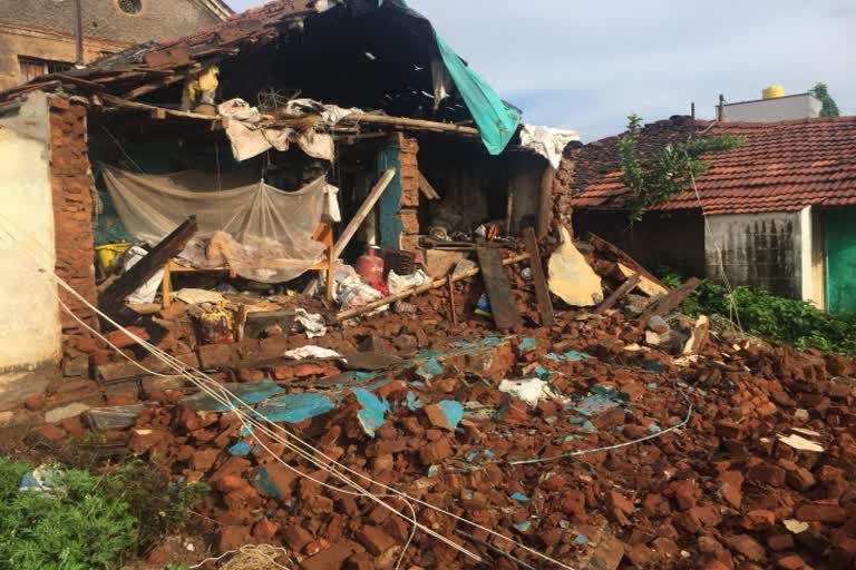 ಕೆ.ಆರ್.ಪೇಟೆ: ಮಳೆಗೆ ಮನೆ ಕುಸಿತ