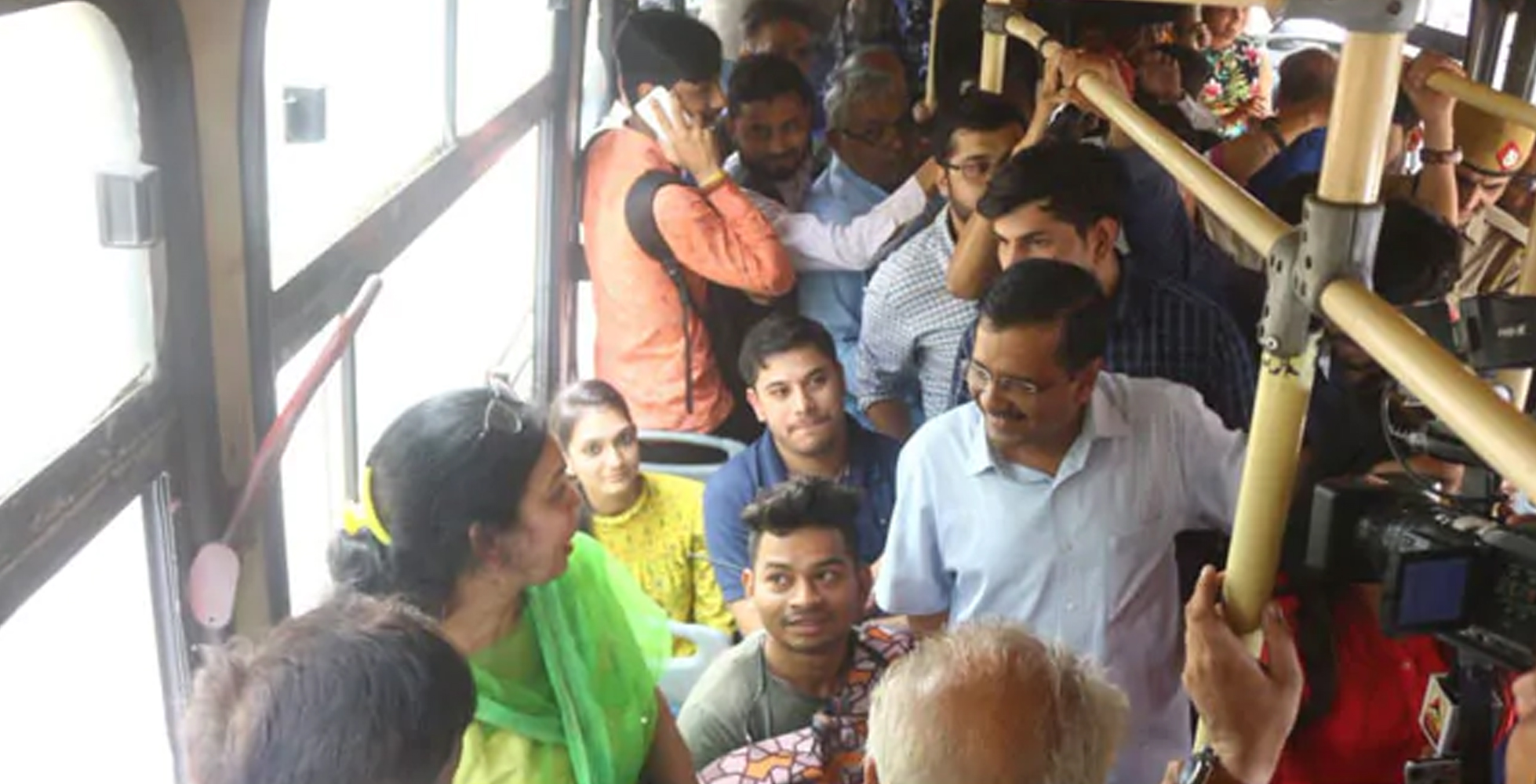 ಮಹಿಳೆಯರಿಗೆ ಉಚಿತ ಪ್ರಯಾಣ ಯೋಜನೆ: ಪ್ರತಿಕ್ರಿಯೆ ಪಡೆಯಲು ಬಸ್‌ಗಳಲ್ಲಿ ಪ್ರಯಾಣಿಸಿದ ಕೇಜ್ರಿವಾಲ್