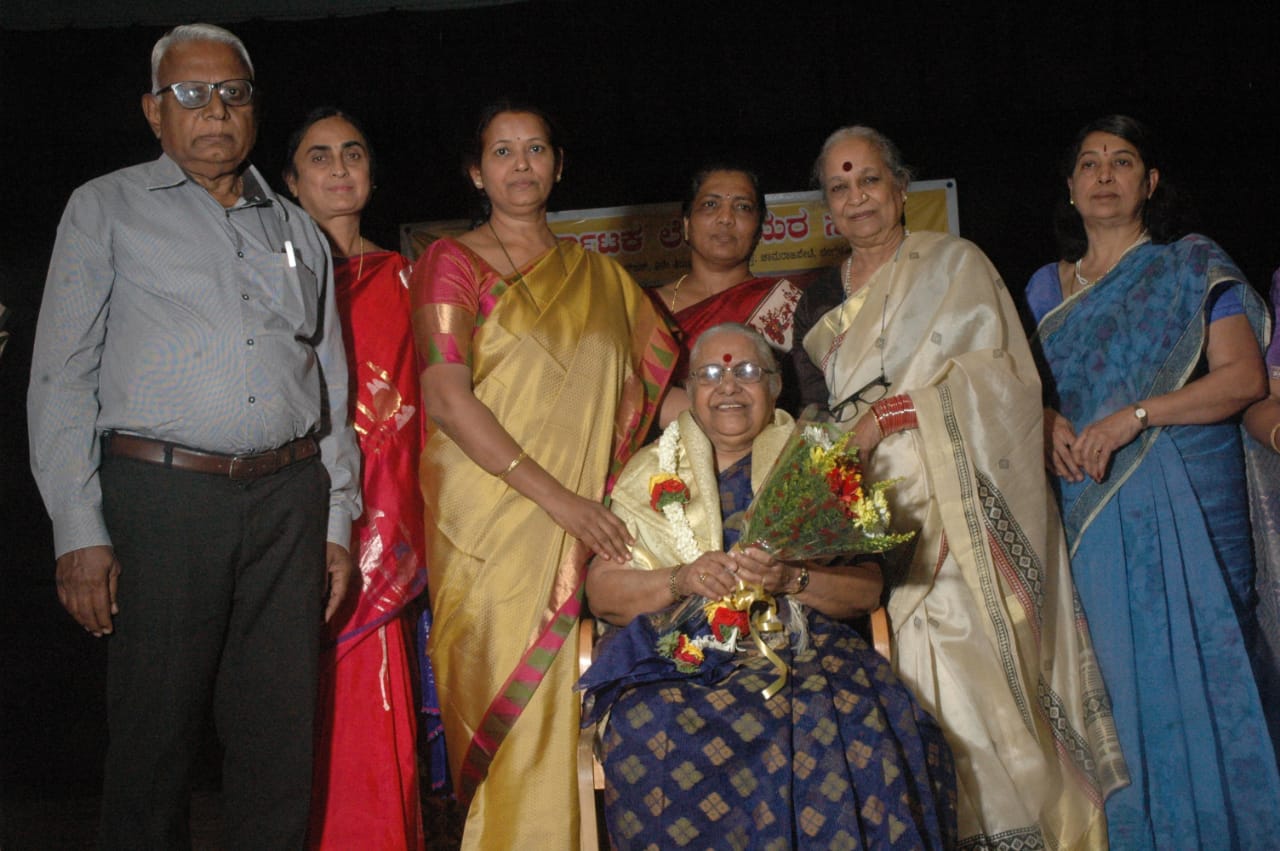 ಮಹಿಳಾ ಸಾಹಿತಿಯೊಬ್ಬರಿಗೆ ಪಂಪ ಪ್ರಶಸ್ತಿ ನೀಡಿ ಬದ್ಧತೆ ಮೆರೆಯಲಿ: ಕಮಲಾ ಹಂಪನಾ