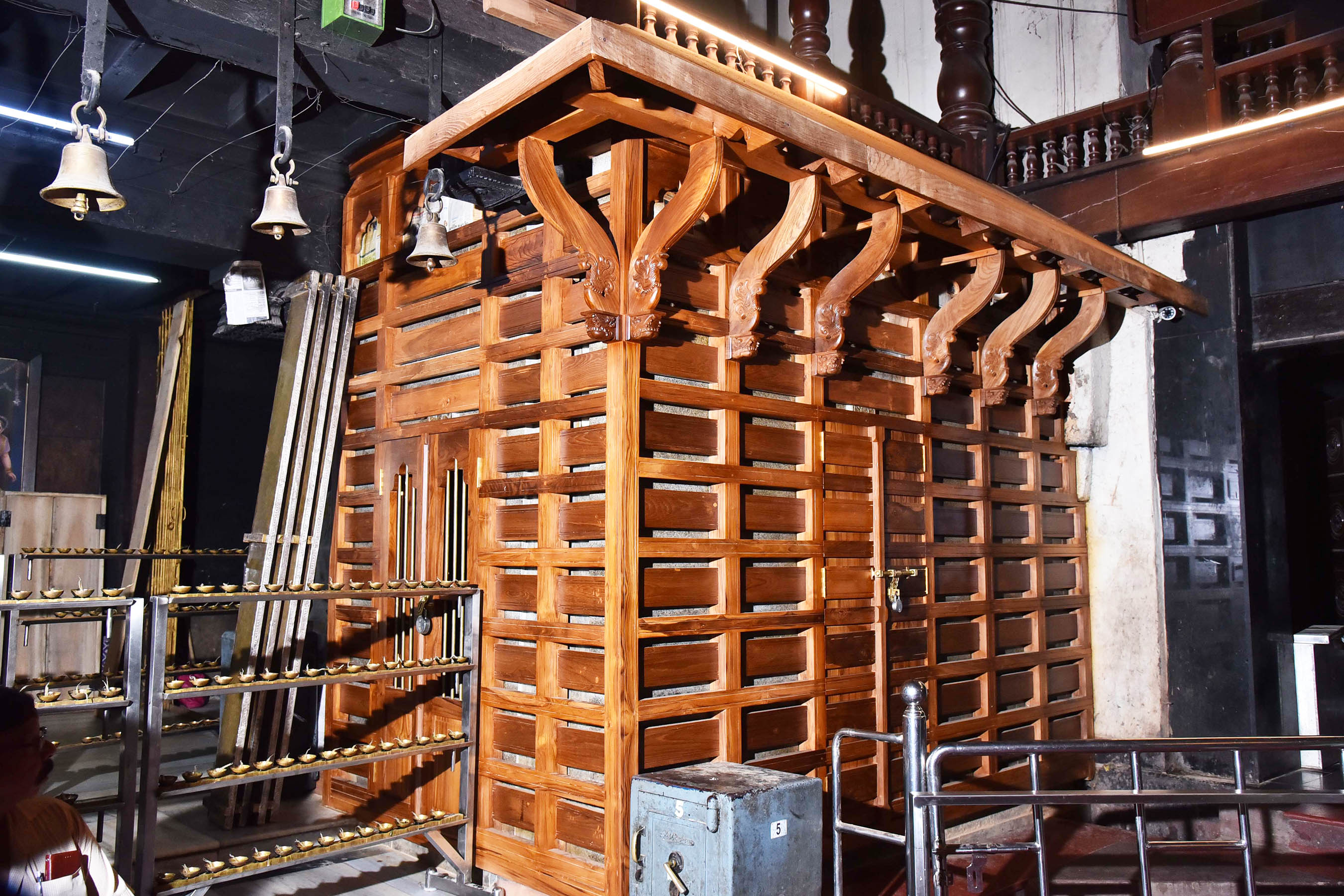 ಉಡುಪಿ: ಮುಖ್ಯಪ್ರಾಣ ಗುಡಿ ಛಾವಣಿಗೆ ಸ್ವರ್ಣ ಕವಚ