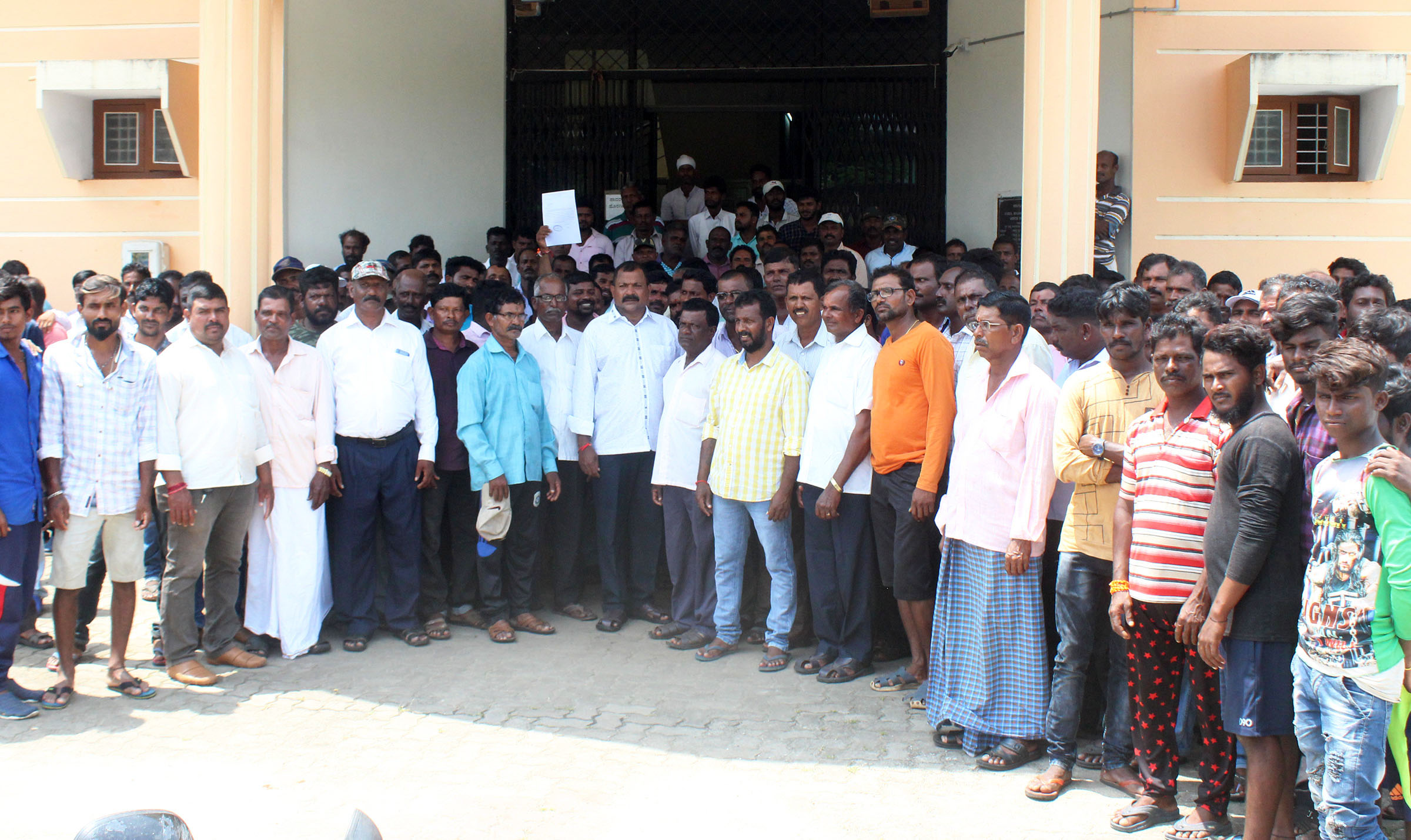 ಅವೈಜ್ಞಾನಿಕ ಬುಲ್‌ಟ್ರಾಲ್ ಮೀನುಗಾರಿಕೆ: ಬೋಟುಗಳ ವಿರುದ್ಧ ಕಾನೂನು ಕ್ರಮಕ್ಕೆ ಆಗ್ರಹಿಸಿ ಧರಣಿ