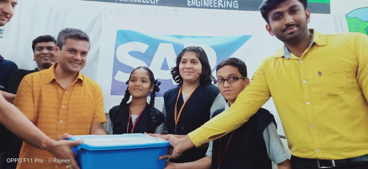 ಲೆಗೊ ಎಜು ಕಿಟ್ ವಿತರಣೆ