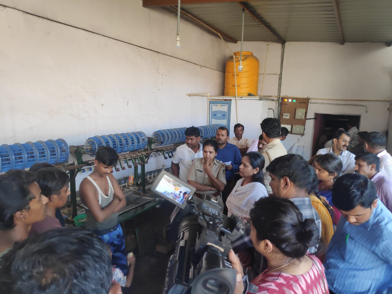 ರೇಷ್ಮೆ ನೂಲು ಬಿಚ್ಚಾಣಿಕೆ ಘಟಕದಿಂದ ಮಗು ಸೇರಿ 6 ಜೀತ ಕಾರ್ಮಿಕರ ರಕ್ಷಣೆ