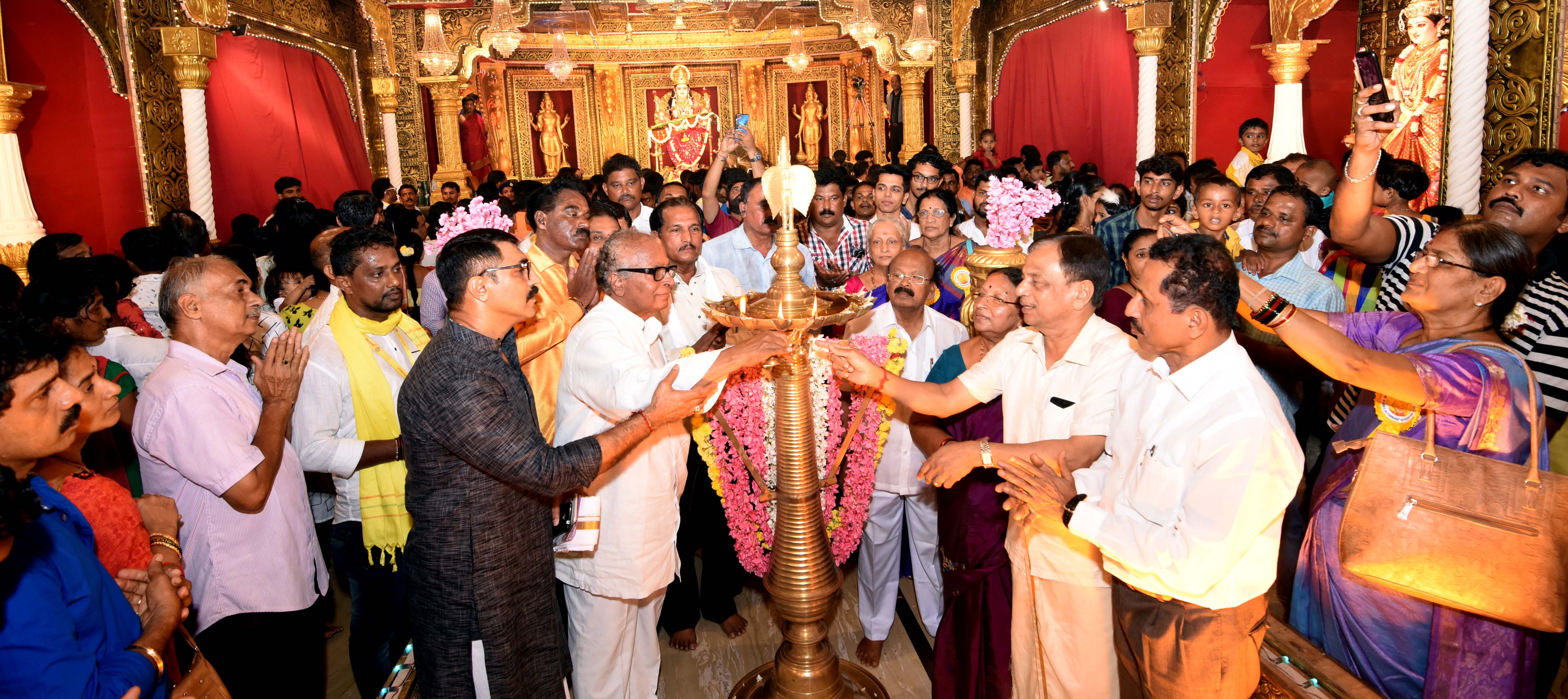 ಮಂಗಳೂರು ದಸರಾ ಉತ್ಸವಕ್ಕೆ ಜನಾರ್ದನ ಪೂಜಾರಿ ಚಾಲನೆ