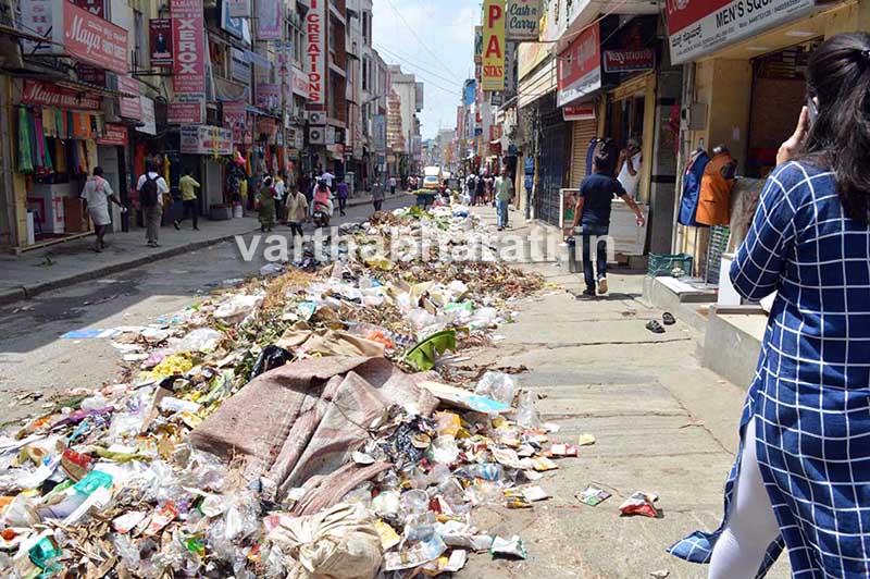 ಬೆಂಗಳೂರು: ನಗರದಾದ್ಯಂತ ವಿಲೇವಾರಿಯಾಗದ ತ್ಯಾಜ್ಯ, ಜನರ ಪರದಾಟ