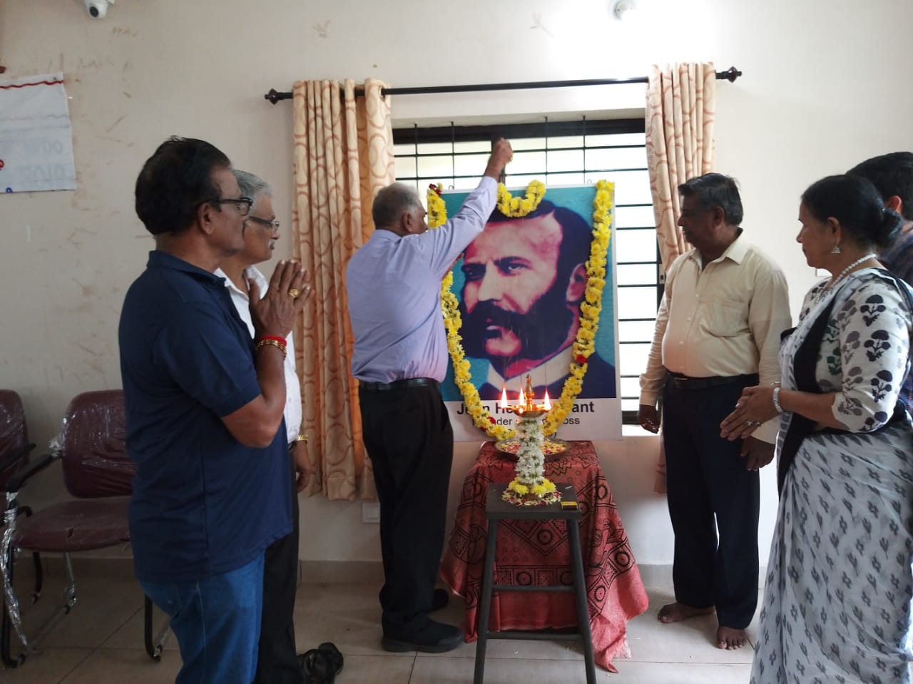 ರೆಡ್‌ಕ್ರಾಸ್‌ನಿಂದ ಸರ್ ಜೀನ್ ಹೆನ್ರಿ ಡ್ಯುನಾಂಟ್ ಸಂಸ್ಮರಣೆ