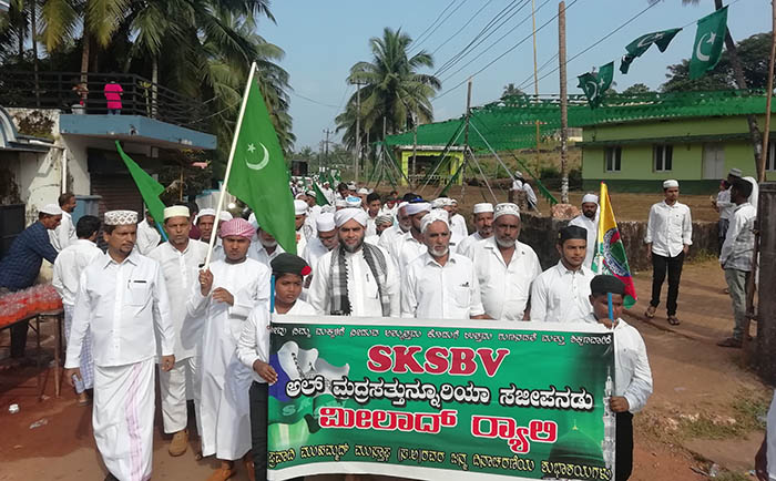 ಸಜೀಪನಡು: ಸಂಭ್ರಮದ ಮೀಲಾದುನ್ನಬಿ ಆಚರಣೆ; ಕಾಲ್ನಡಿಗೆ ಜಾಥಾ, ದಫ್ ಪ್ರದರ್ಶನ