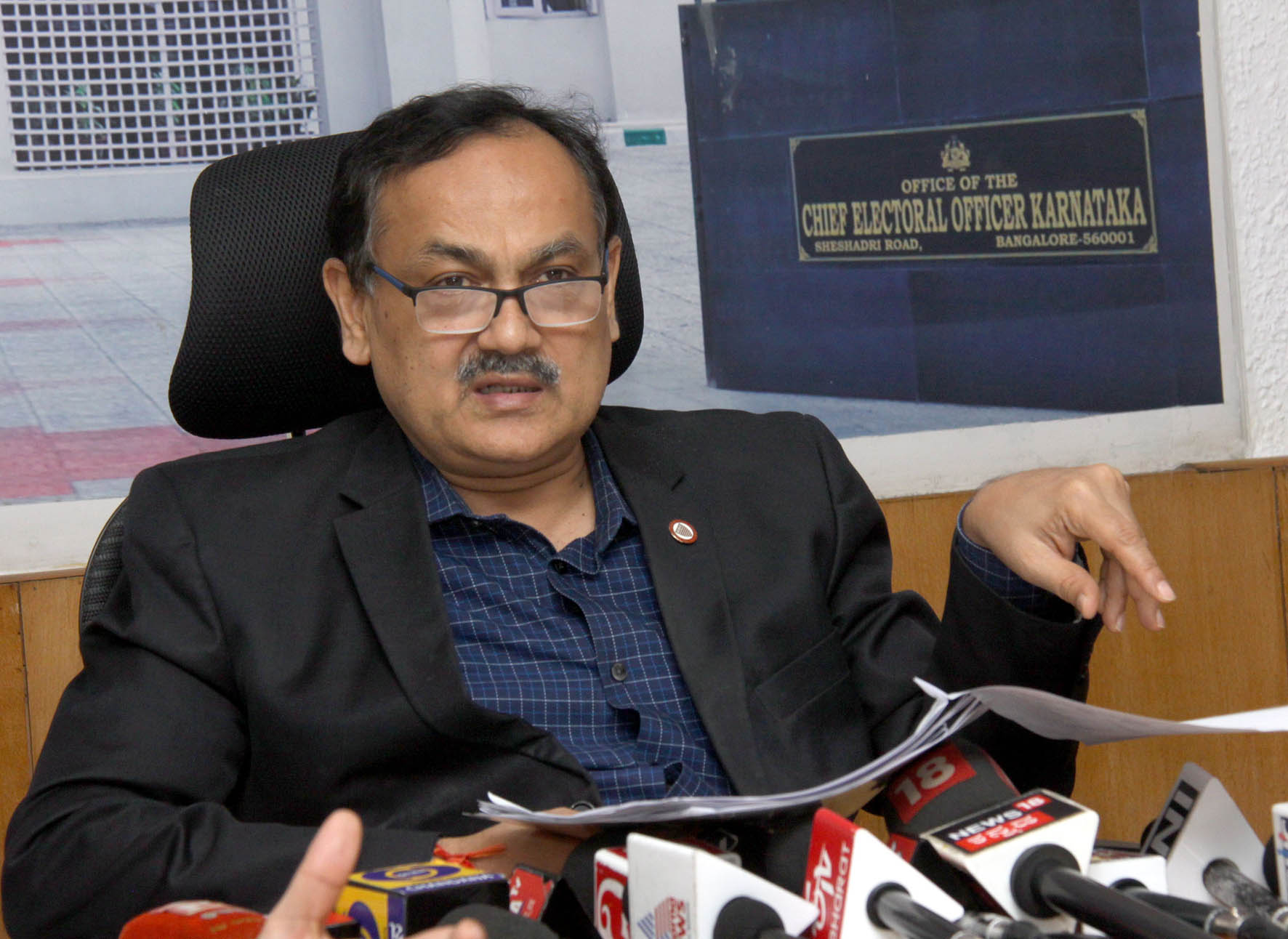 ಅನರ್ಹ ಶಾಸಕರ ಬಗ್ಗೆ ಪ್ರತಿಕ್ರಿಯಿಸಲಾರೆ: ರಾಜ್ಯ ಚುನಾವಣಾ ಆಯುಕ್ತ ಸಂಜೀವ್‌ ಕುಮಾರ್