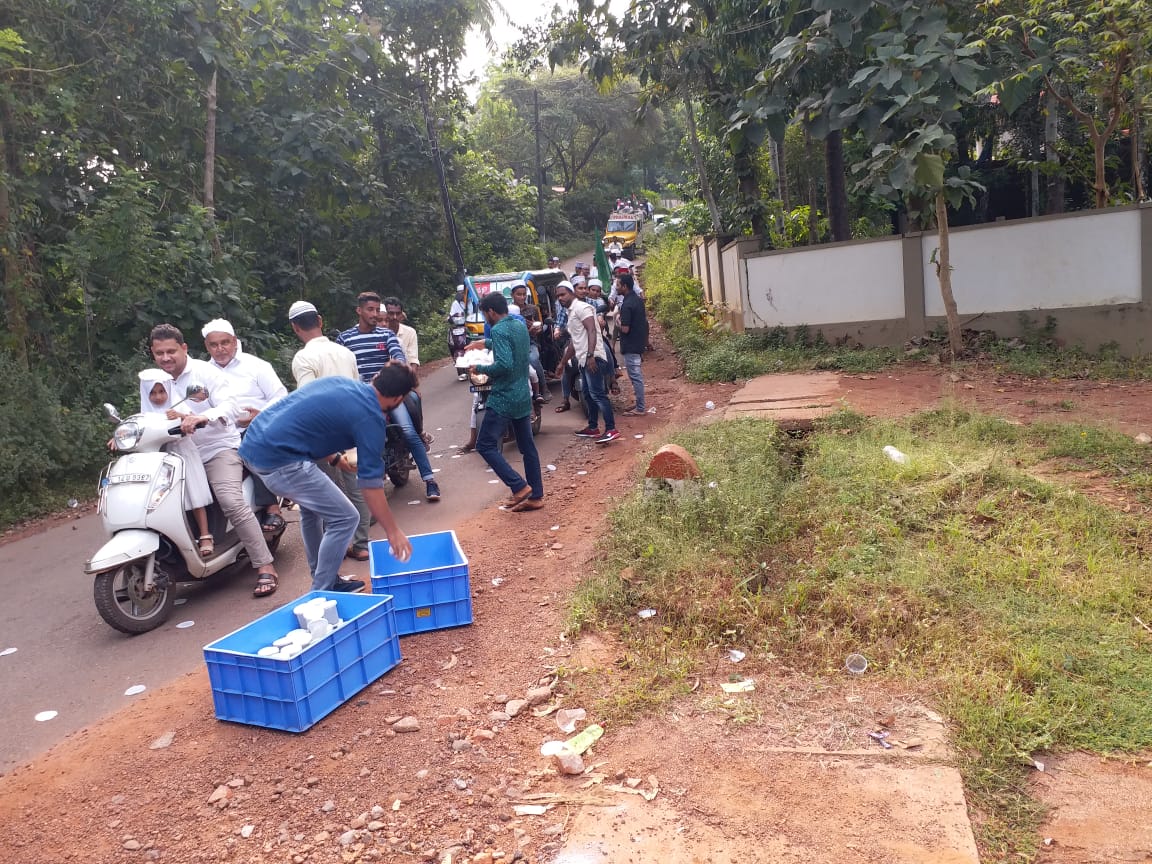 ಕೊಲ್ಲರಕೋಡಿ: ಮೀಲಾದುನ್ನಬಿ ಪ್ರಯುಕ್ತ ಎಸ್ಕೆಎಸ್ಸೆಸ್ಸೆಫ್ ವತಿಯಿಂದ ತಂಪು ಪಾನೀಯ ವಿತರಣೆ