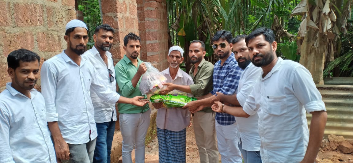 ಟೀಮ್ ಚಕ್ರವರ್ತಿ ಕರ್ವೆಲ್ ವತಿಯಿಂದ ಮೀಲಾದ್ ಕಿಟ್ ವಿತರಣೆ