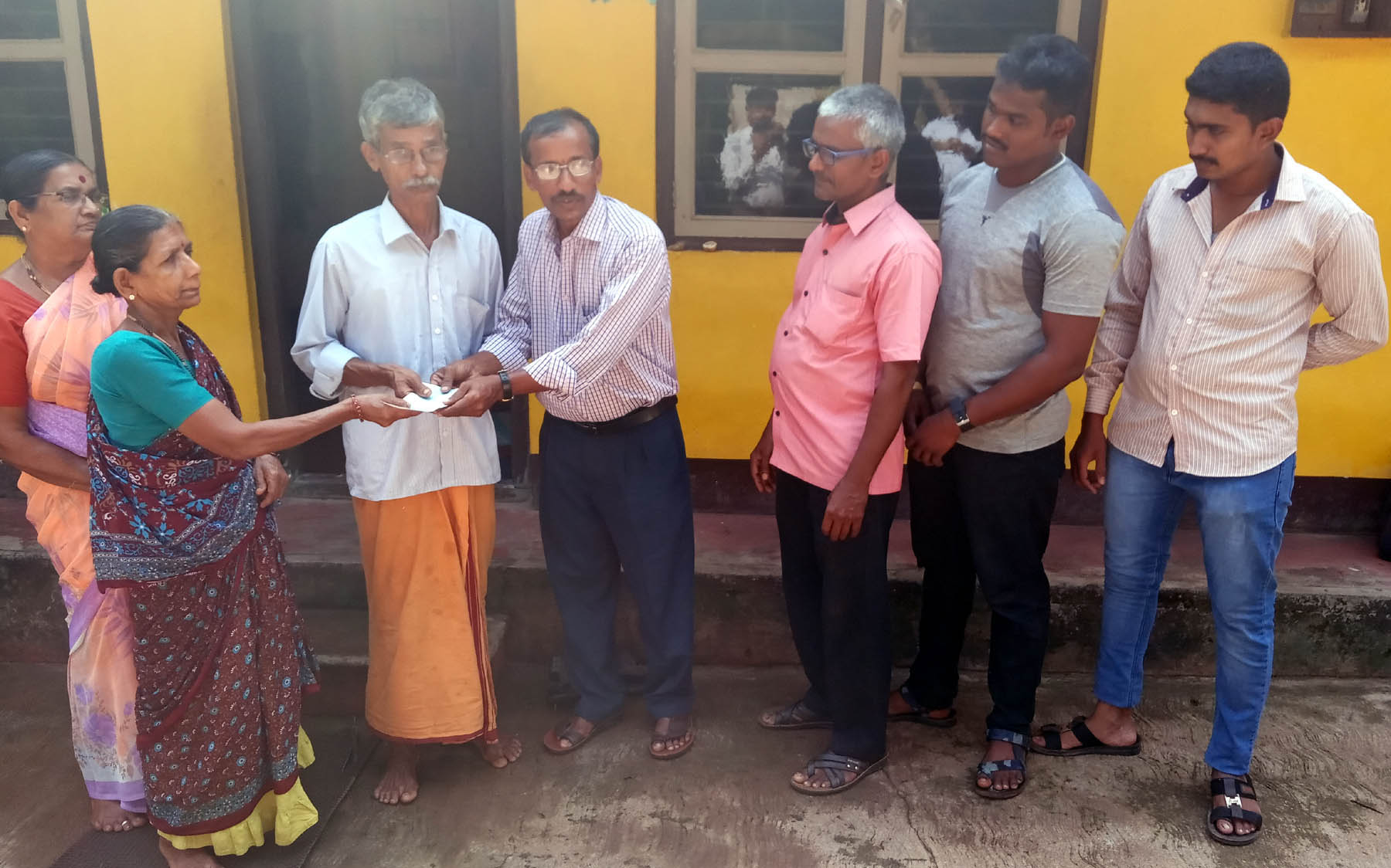 ಬಡಕುಟುಂಬಕ್ಕೆ ನೆರವಾದ ಸಾರ್ವಜನಿಕರು: ಅಶ್ವಿತ್ ಕುಟುಂಬಕ್ಕೆ ಆರ್ಥಿಕ ನೆರವು