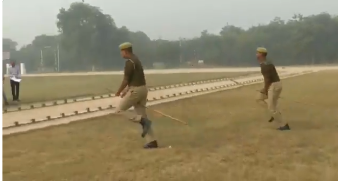ಉತ್ತರ ಪ್ರದೇಶ ಪೊಲೀಸರ ಲಾಠಿ ಸವಾರಿ ನೋಡಿದ್ದೀರಾ?