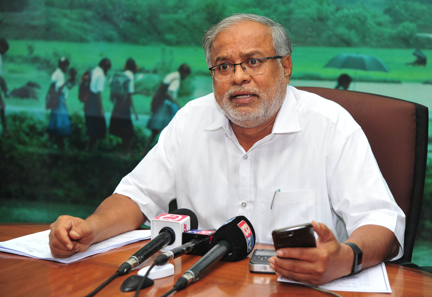 ಕನ್ನಡ ಕಲಿಸದ 90 ಶಾಲೆಗಳಿಗೆ ನೋಟಿಸ್ ಜಾರಿ: ಶಿಕ್ಷಣ ಸಚಿವ ಸುರೇಶ್‌ ಕುಮಾರ್