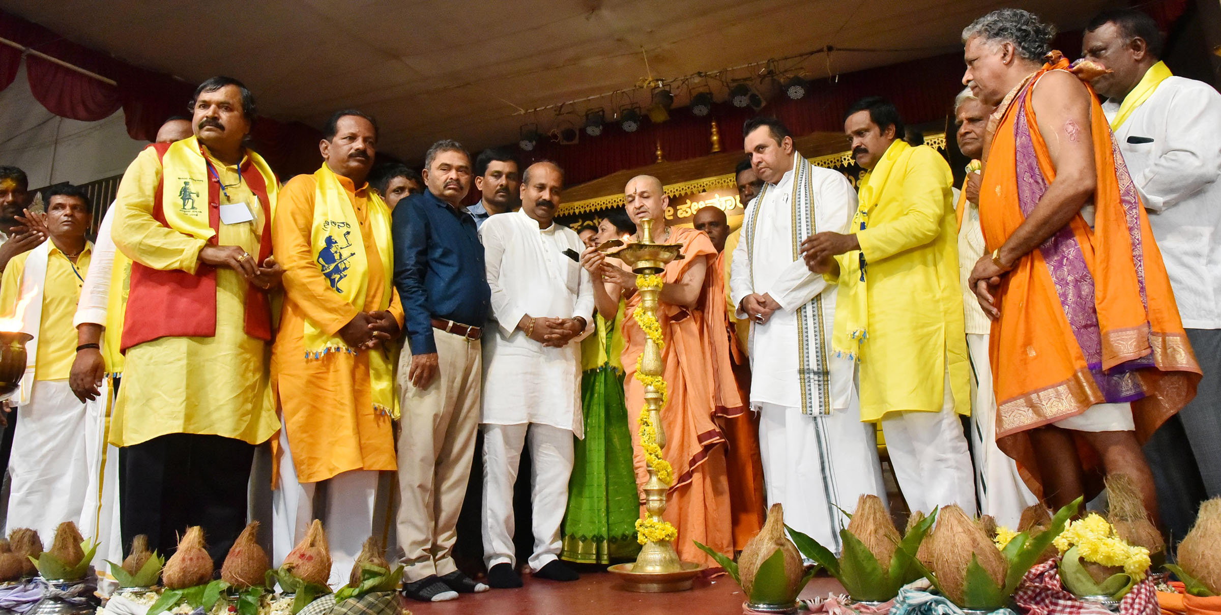 ಕನಕ ಸದ್ಭಾವನಾ ಜ್ಯೋತಿ ರಥಯಾತ್ರೆ; ಕುಂಭ ಕಳಸ ಮೆರವಣಿಗೆ