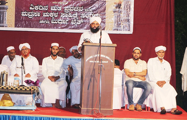 ಇನೋಳಿ ಬಿ ಸೈಟ್ ನಲ್ಲಿ ಧಾರ್ಮಿಕ ಸಭೆ