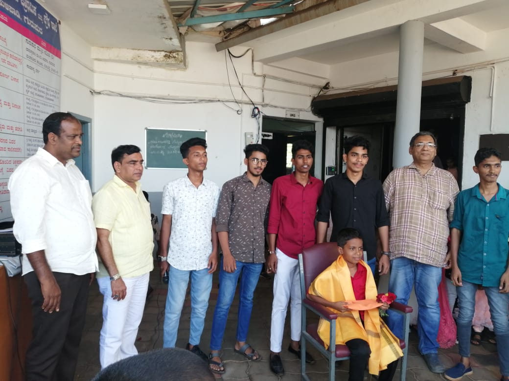 ಪ್ರತಿಭಾ ಕಾರಂಜಿಯಲ್ಲಿ ಪ್ರಥಮ ಸ್ಥಾನ ಪಡೆದ ವಿದ್ಯಾರ್ಥಿಗೆ ಸನ್ಮಾನ