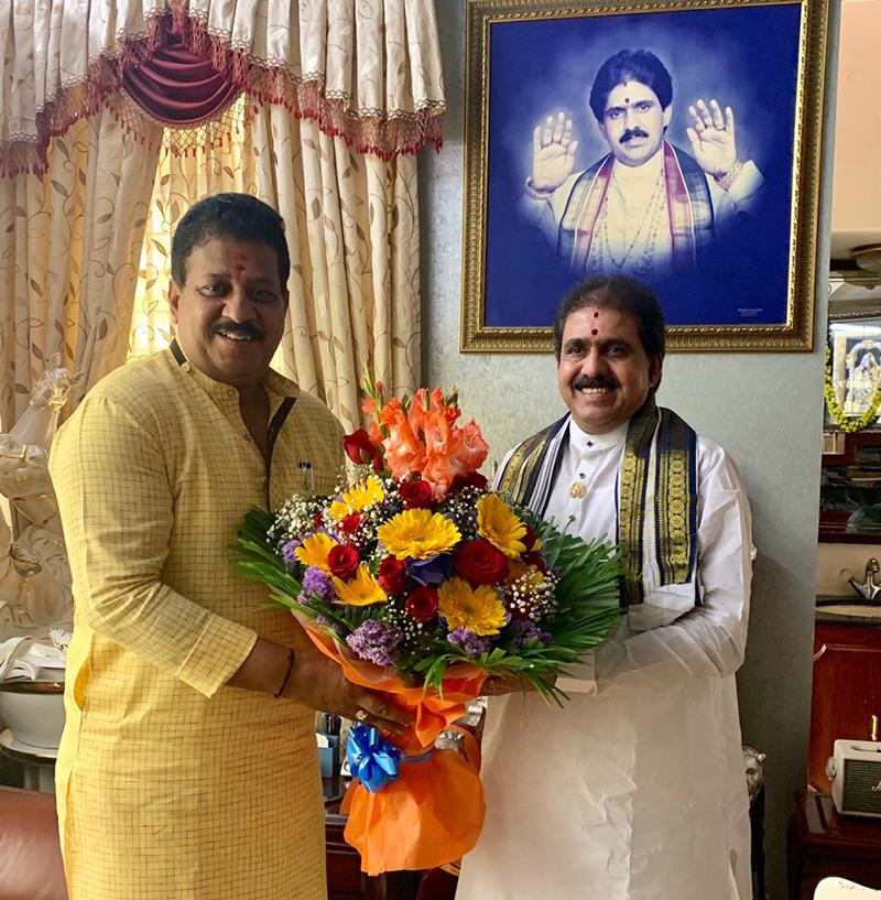 ಚಂದ್ರಶೇಖರ ಸ್ವಾಮೀಜಿಯನ್ನು ಭೇಟಿಯಾದ ಸಿಎಂ ಕಾರ್ಯದರ್ಶಿ ವಿಶ್ವನಾಥ್