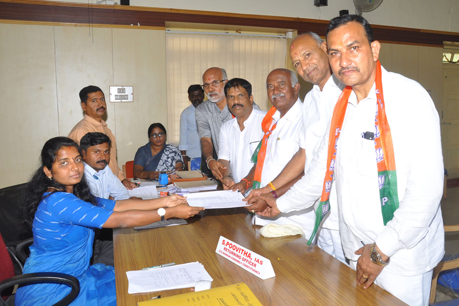 ರಂಗೇರಿದ ಉಪ ಚುನಾವಣಾ ಕಣ: ಘಟಾನುಘಟಿ ನಾಯಕರಿಂದ ನಾಮಪತ್ರ ಸಲ್ಲಿಕೆ