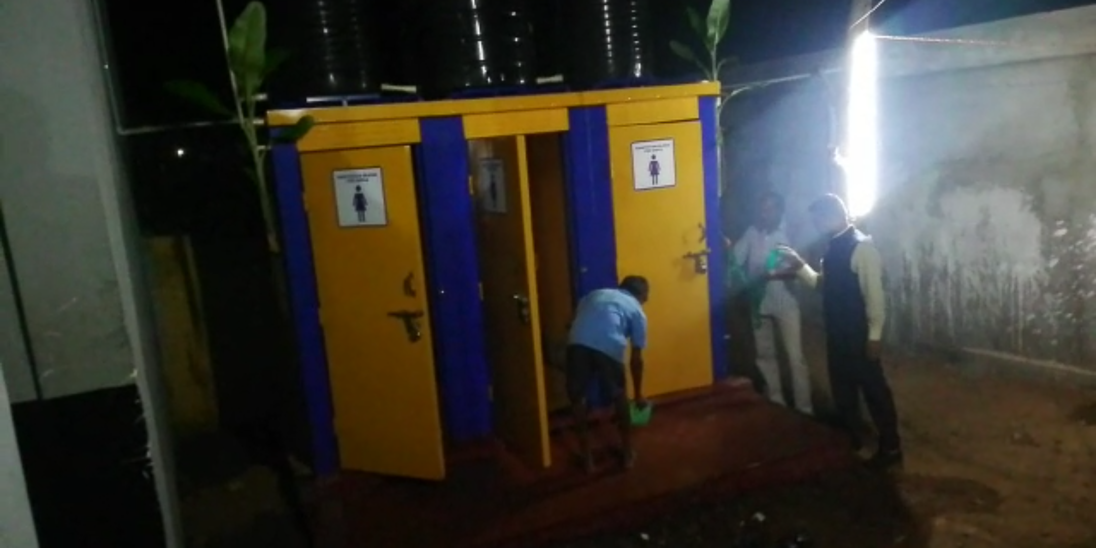 ಶಾಲಾ ಮಕ್ಕಳಿಂದಲೇ ಶೌಚಾಲಯ ಶುಚಿಗೊಳಿಸಿದ ಶಿಕ್ಷಕರು: ಆರೋಪ