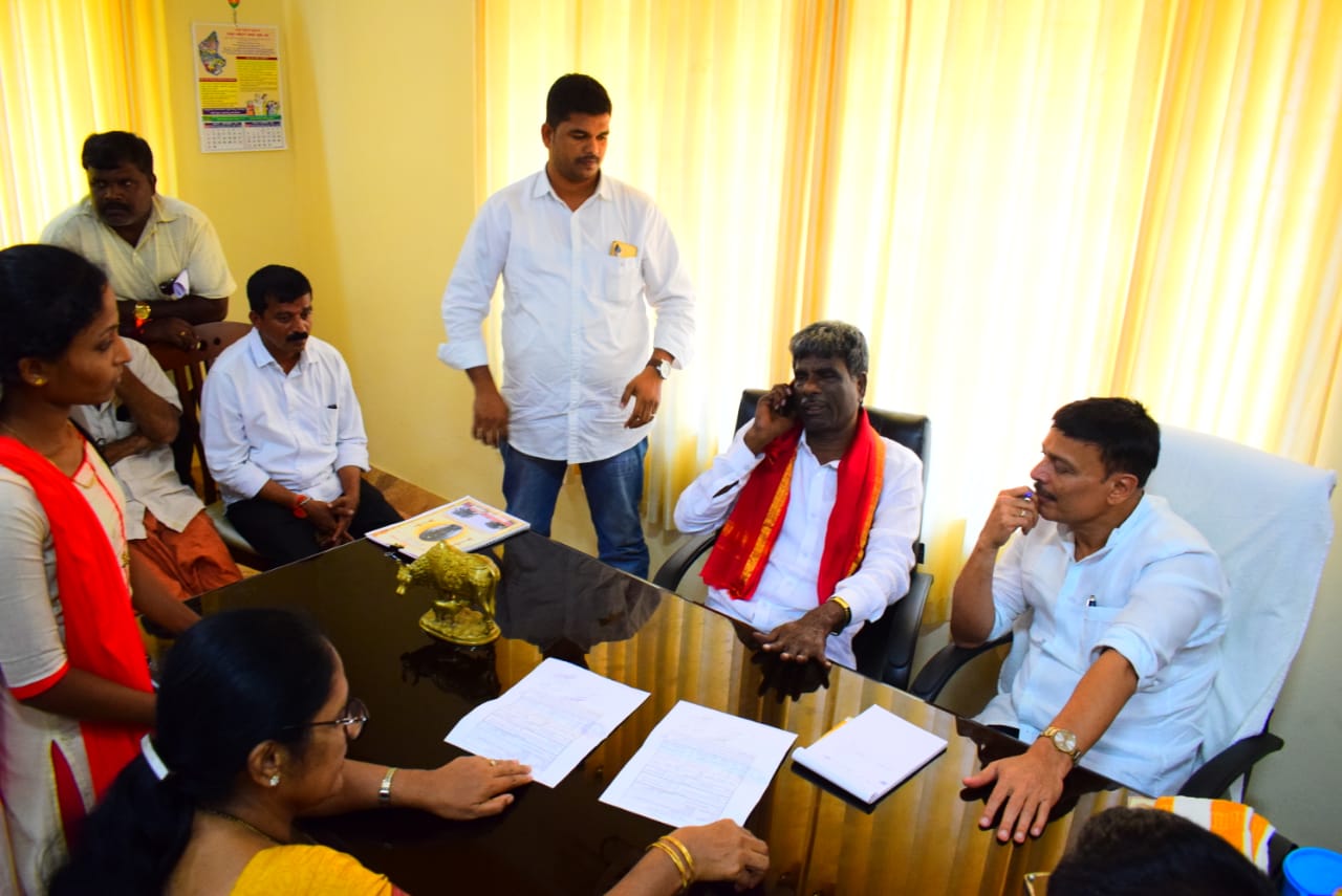 ಅನರ್ಹ ಪಡಿತರ ಚೀಟಿ ರದ್ದತಿಗೆ ದಂಡ ವಸೂಲಾತಿ ಕೈಬಿಡುವಂತೆ ಒತ್ತಾಯ