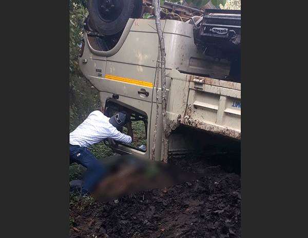 ನೀರುಮಾರ್ಗದಲ್ಲಿ ಟಿಪ್ಪರ್ ಪಲ್ಟಿ: ಓರ್ವ ಮೃತ್ಯು, ಮೂವರಿಗೆ ಗಾಯ