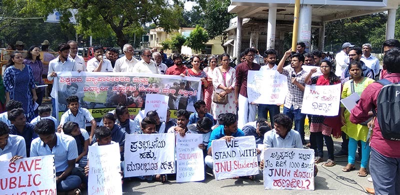 ಮೈಸೂರು: ಜೆಎನ್‍ಯು ವಿದ್ಯಾರ್ಥಿಗಳ ಮೇಲಿನ ಹಲ್ಲೆ ಖಂಡಿಸಿ ಪ್ರಗತಿಪರ ಸಂಘಟನೆಗಳ ಪ್ರತಿಭಟನೆ