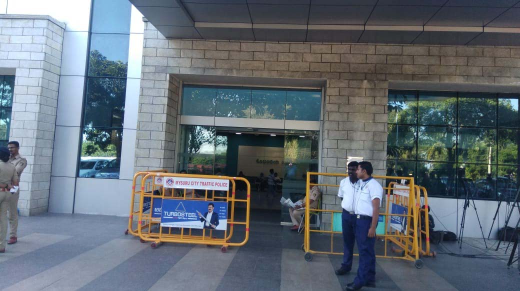 ಶಾಸಕ ತನ್ವೀರ್ ಸೇಠ್ ಭೇಟಿಗೆ ಅಭಿಮಾನಿಗಳಿಗೆ ಅವಕಾಶ